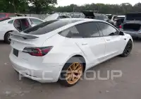 2021 Tesla Model 3 фото