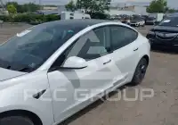 2021 Tesla Model 3 фото