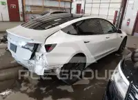 2021 Tesla Model 3 фото