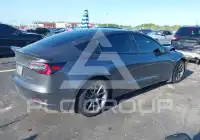2021 Tesla Model 3 фото
