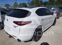 2021 Alfa Romeo Stelvio photo