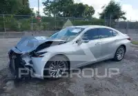2021 Lexus ES300 photo