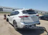 2021 Toyota Highlander photo