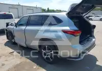 2021 Toyota Highlander photo