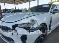 2021 KIA Stinger photo