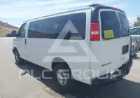 2022 Chevrolet Express фото