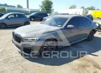2022 BMW 750 photo