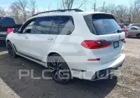 2022 BMW X7 фото