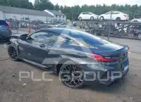 2022 BMW M8 фото