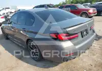 2022 BMW 550M фото