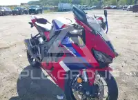 2022 Honda CBR1000 фото