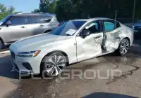 2022 Volvo S60 фото