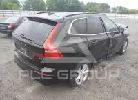 2022 Volvo XC60 фото