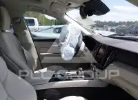 2022 Volvo XC60 фото
