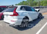 2022 Volvo XC60 фото