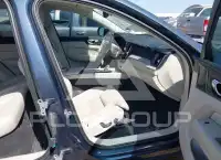 2022 Volvo XC60 фото