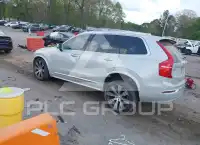 2022 Volvo XC90 фото