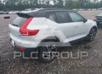 2022 Volvo XC40 фото