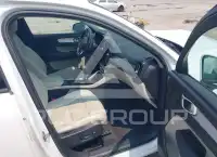 2022 Volvo XC40 фото