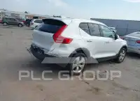 2022 Volvo XC40 фото