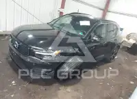 2022 Volvo XC40 фото
