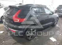 2022 Volvo XC40 фото