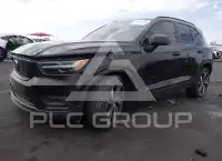 2022 Volvo XC40 фото