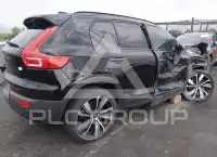 2022 Volvo XC40 фото