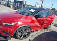 2022 Volvo XC40 фото