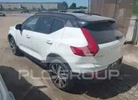 2022 Volvo XC40 фото