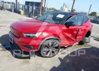 2022 Volvo XC40 фото