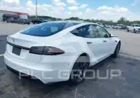 2022 Tesla Model S фото