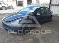 2022 Tesla Model 3 фото