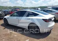 2022 Tesla Model 3 фото