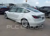 2022 Tesla Model 3 фото