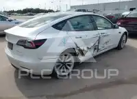 2022 Tesla Model 3 фото