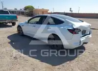 2022 Tesla Model 3 фото