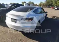 2022 Tesla Model 3 фото