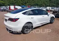 2022 Tesla Model 3 фото