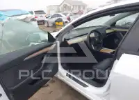 2022 Tesla Model 3 фото