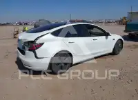 2022 Tesla Model 3 фото