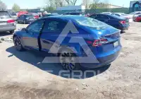 2022 Tesla Model 3 фото