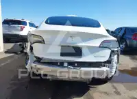 2022 Tesla Model 3 фото