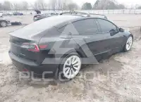 2022 Tesla Model 3 фото