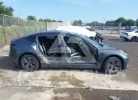 2022 Tesla Model 3 фото