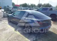 2022 Tesla Model 3 фото
