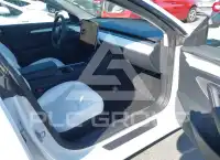 2022 Tesla Model 3 фото