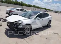 2022 Tesla Model 3 фото
