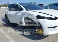 2022 Tesla Model 3 фото