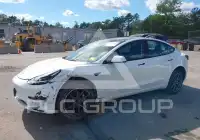 2022 Tesla Model 3 фото